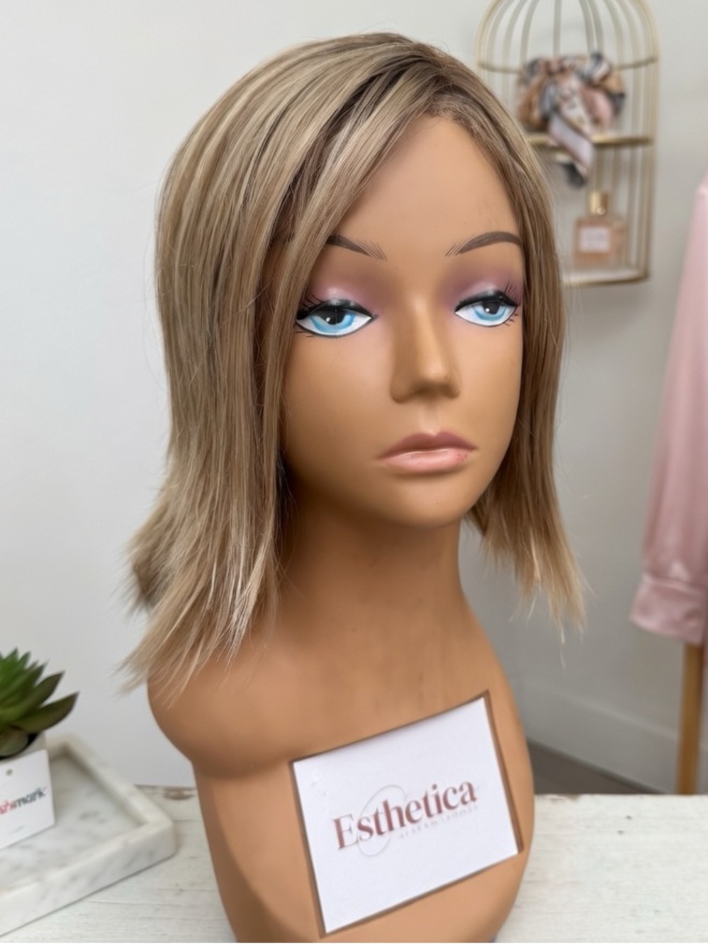 Estetica Lace Front Wig RH1488RT8 Rooted Blonde EUC + Storage Case